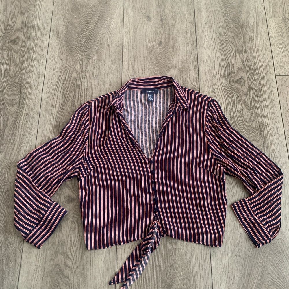 Forever 21 womans L button down long sleeve crop top